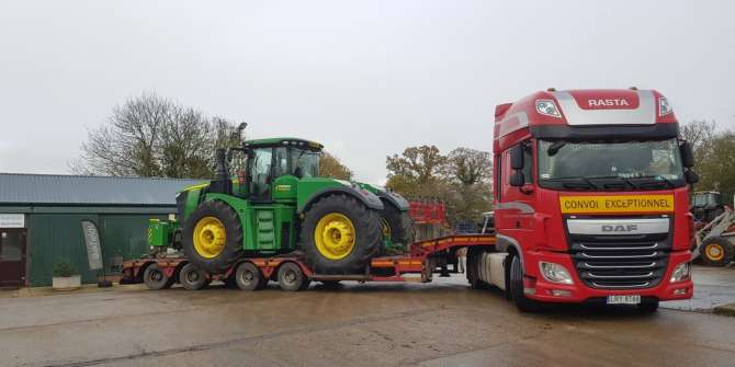 John Deere 9520R’s leaving Oakfields!