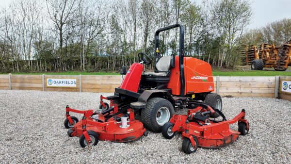 2012 Jacobsen R-311T rotary mower
