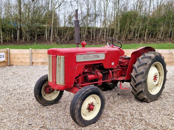 1963 International B414 Diesel Vintage Tractor